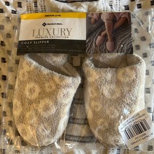 Barefoot dreams dupe slippers